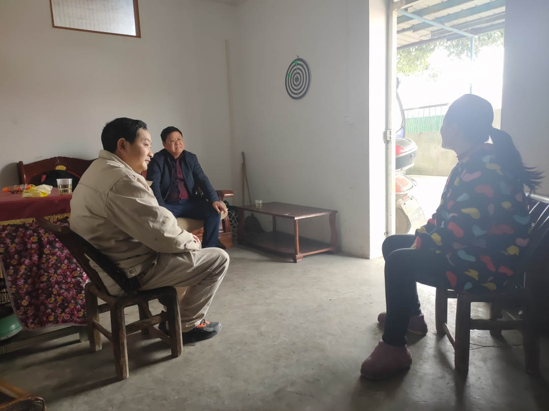  菠菜担保网：让难题职工温暖过年-新闻动态-菠菜担保网