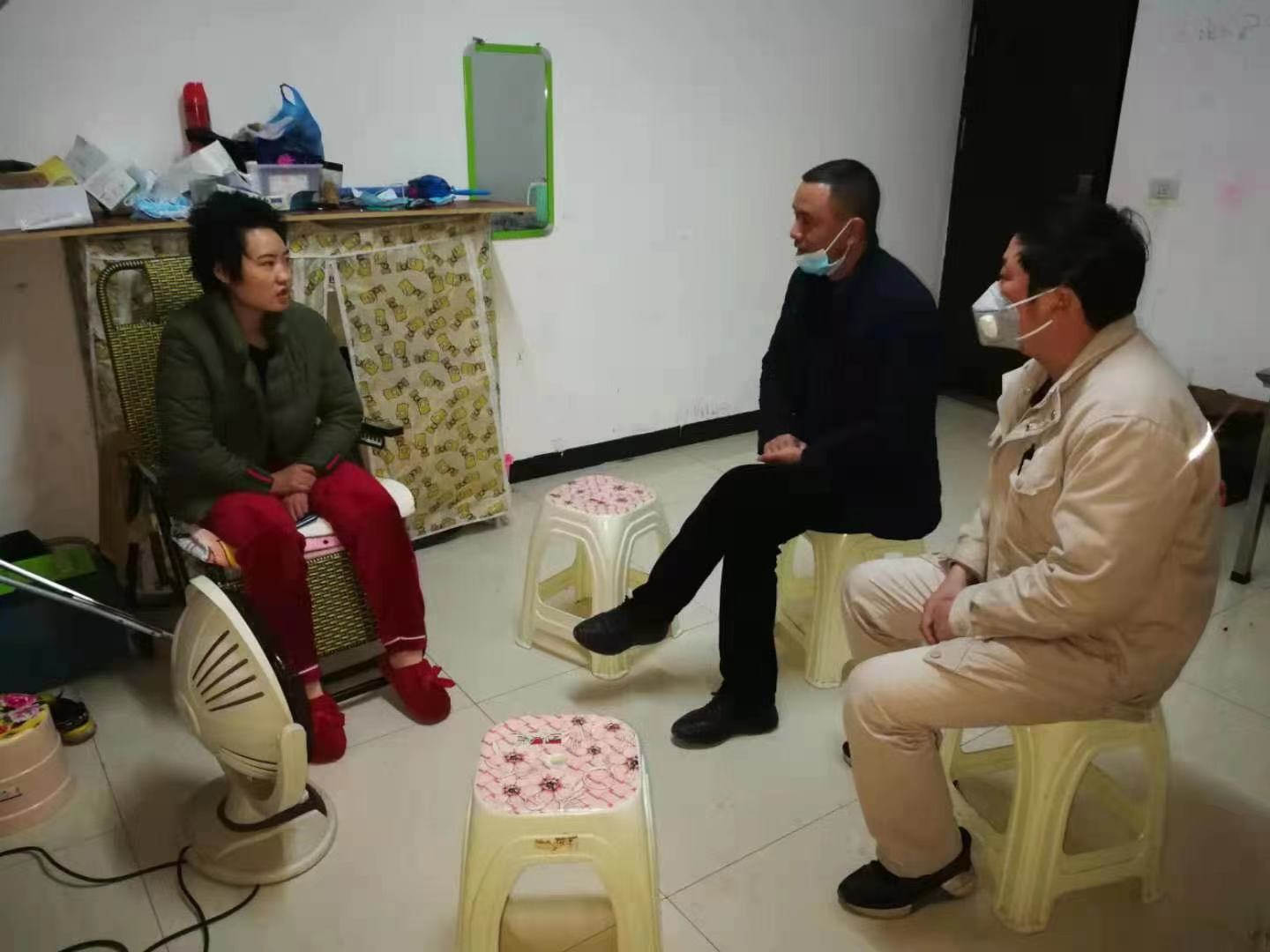  菠菜担保网：让难题职工温暖过年-新闻动态-菠菜担保网