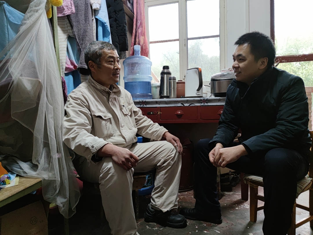  菠菜担保网：让难题职工温暖过年-新闻动态-菠菜担保网