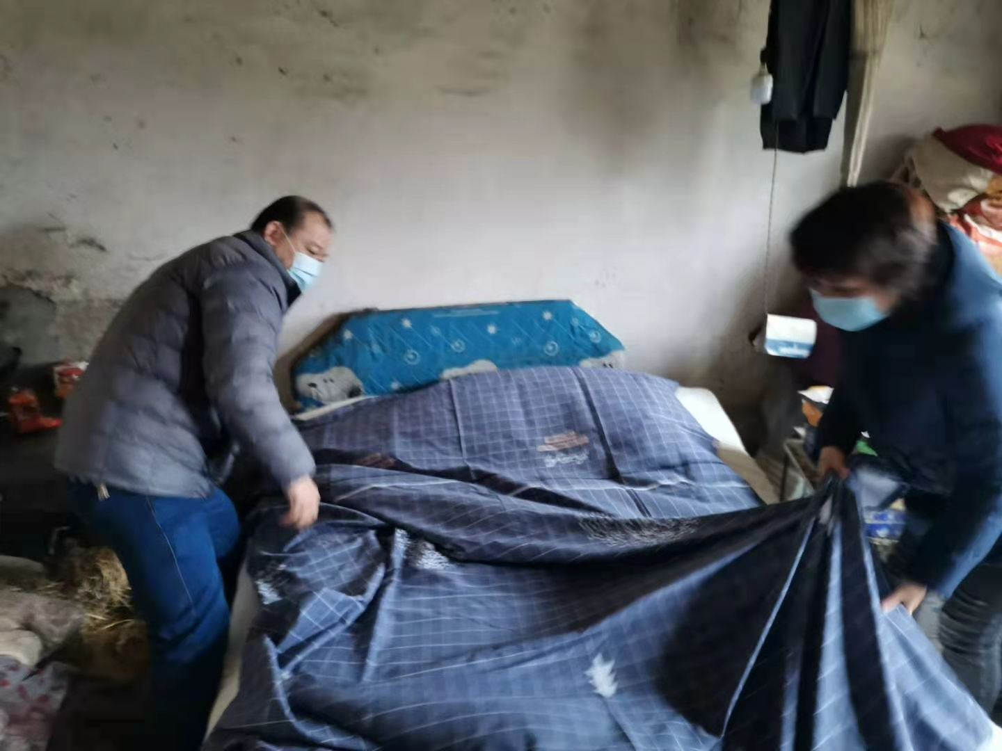  菠菜担保网：让难题职工温暖过年-新闻动态-菠菜担保网